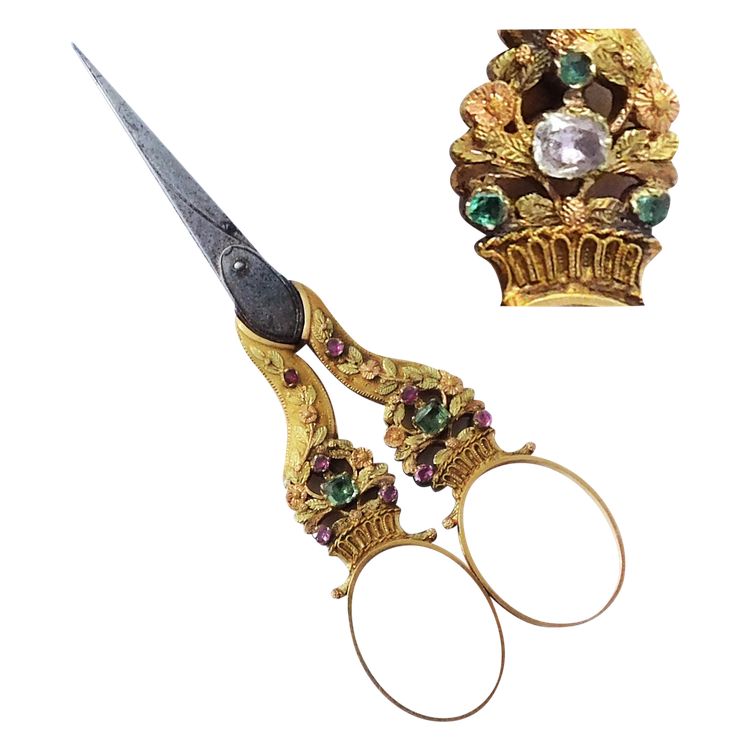 Paire De Ciseaux à Broder En Or Et Avec Pierres Précieuses Ou Semi Nécessaire De Couture