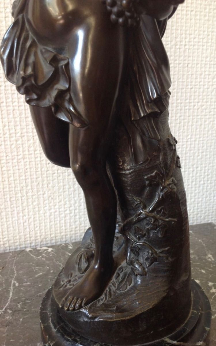 Bronze à Patine Brune d'époque 19 éme Représentant Une Bacchanale d'Après Clodion 