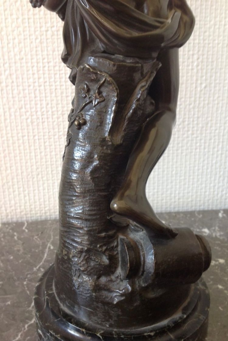 Bronze à Patine Brune d'époque 19 éme Représentant Une Bacchanale d'Après Clodion 