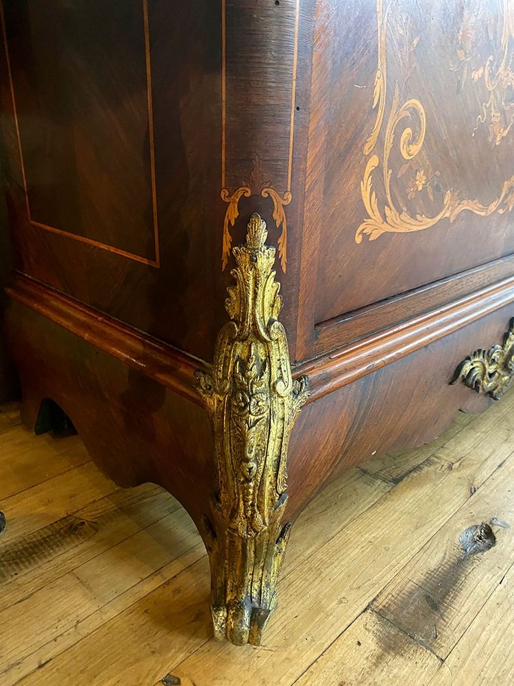 Napoleon III - Möbel mit reichem Intarsienschmuck auf Stützhöhe
