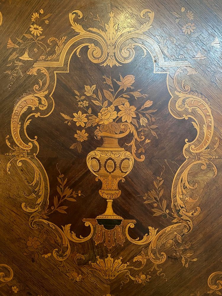 Napoleon III - Möbel mit reichem Intarsienschmuck auf Stützhöhe