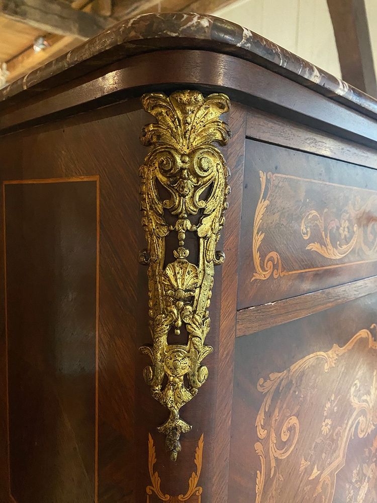 Napoleon III - Möbel mit reichem Intarsienschmuck auf Stützhöhe