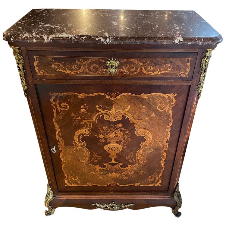Napoleon III - Möbel mit reichem Intarsienschmuck auf Stützhöhe