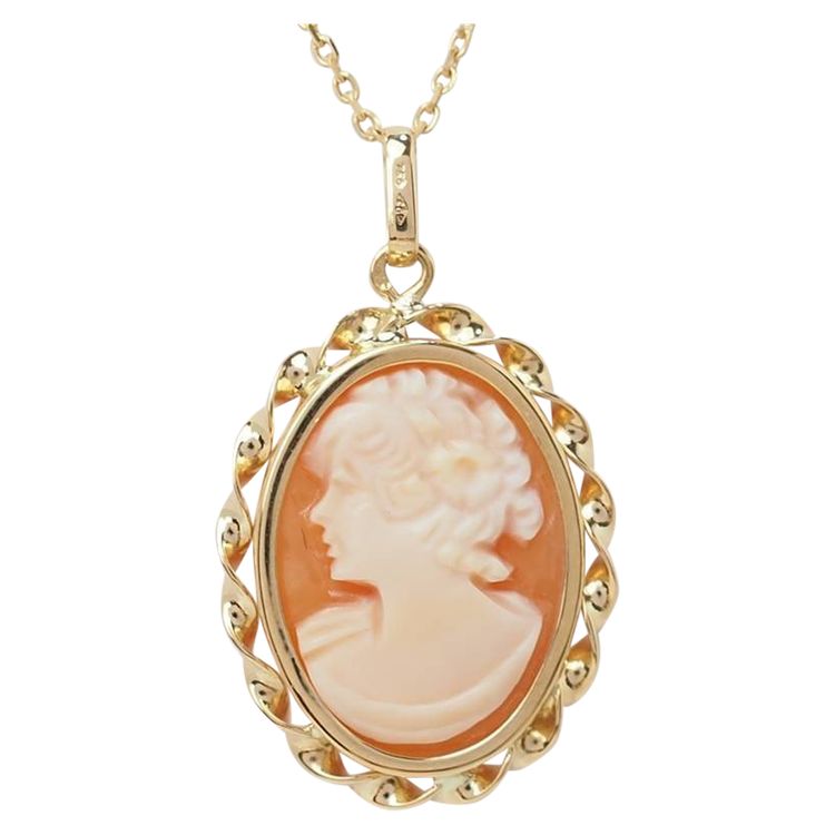 Pendentif en or jaune et camée