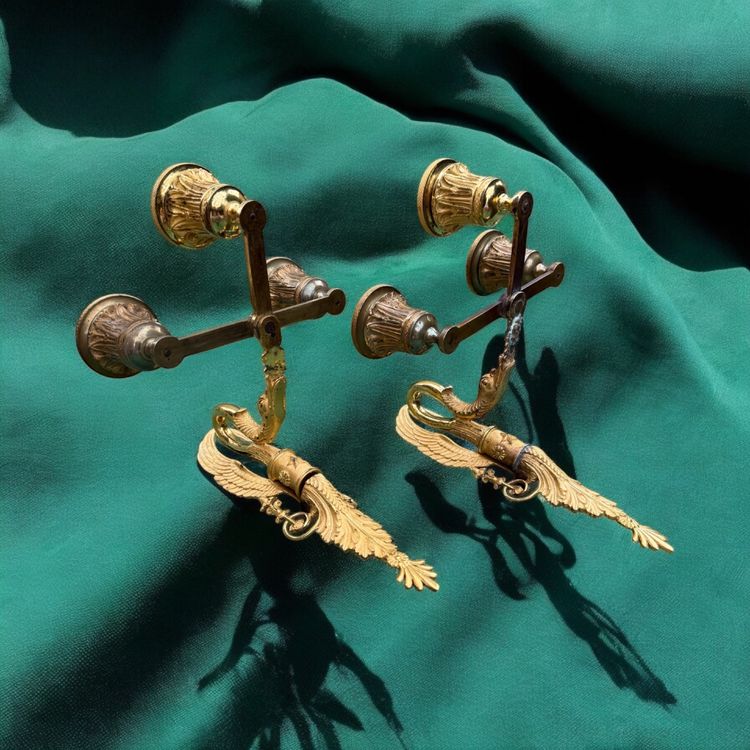 Charming pair of ormolu swan-neck sconces, Empire period