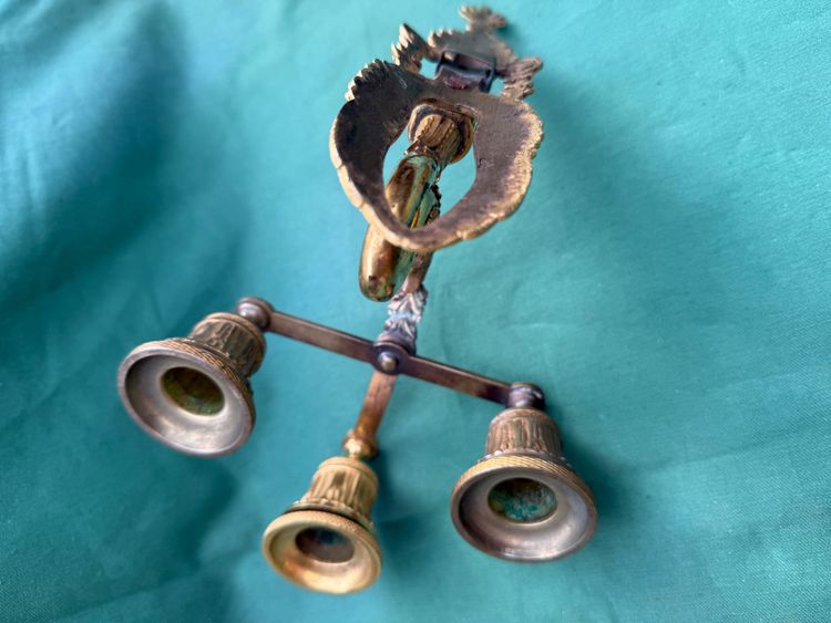 Charming pair of ormolu swan-neck sconces, Empire period