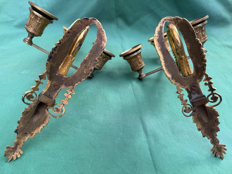 Charming pair of ormolu swan-neck sconces, Empire period