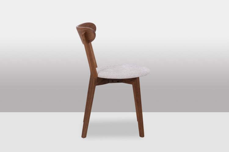 Set da pranzo in noce. XXI secolo.LS63992156Y