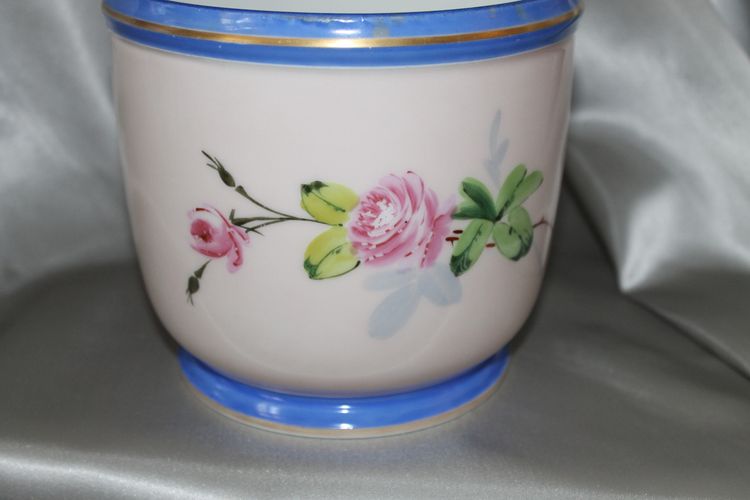 Pair of hand-painted Paris porcelain pot holders from the Louis Philippe period