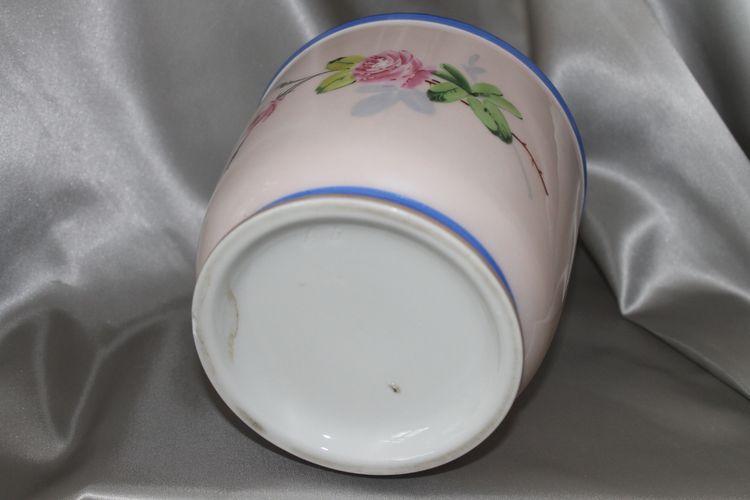 Pair of hand-painted Paris porcelain pot holders from the Louis Philippe period