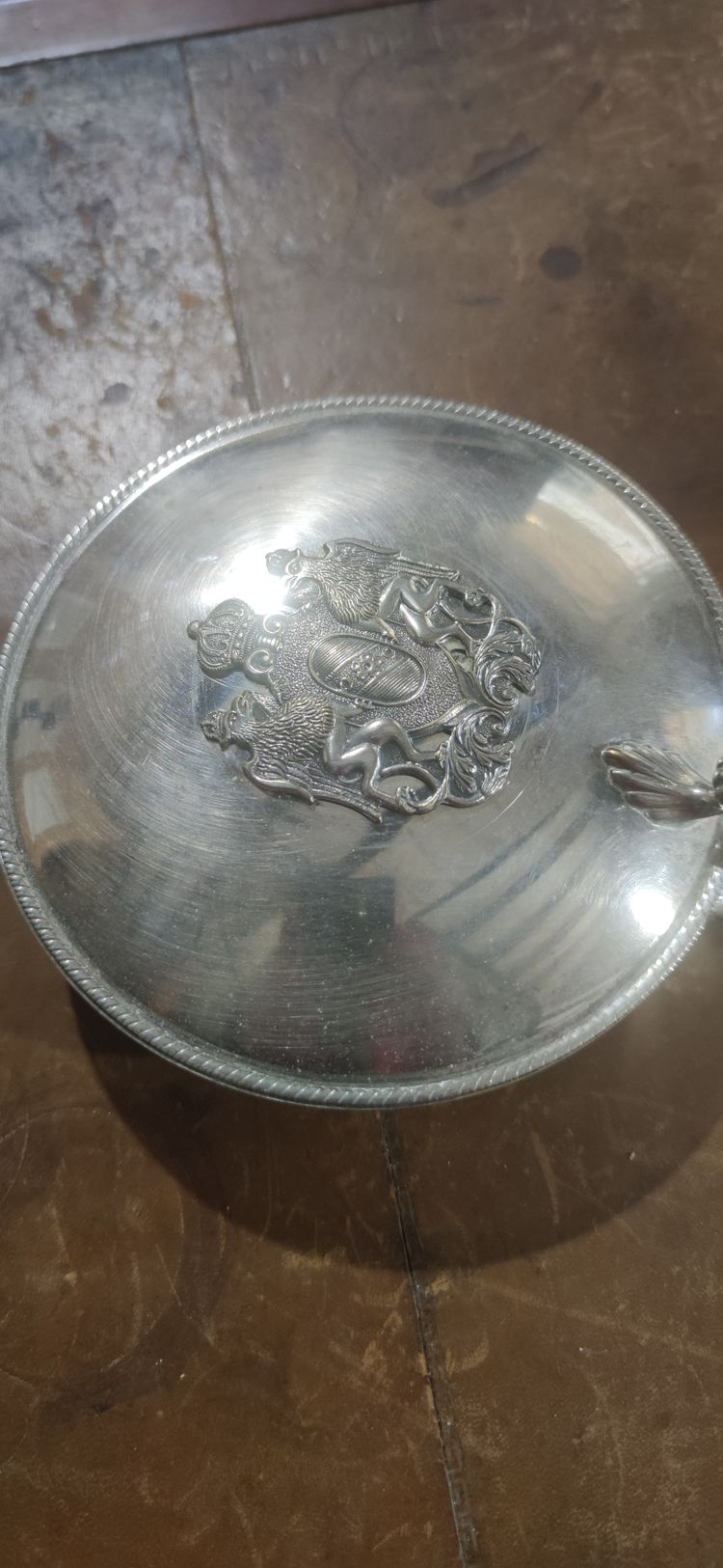 Covered pan with wooden handle and badge