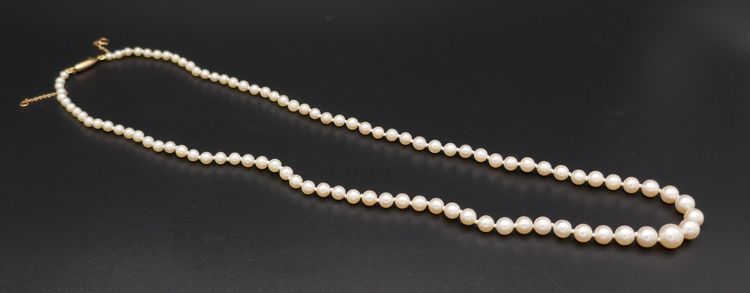 Zuchtperlen-Halskette mit Sicherheitsverschluss und Sicherheitskette, 18 Karat Gold.