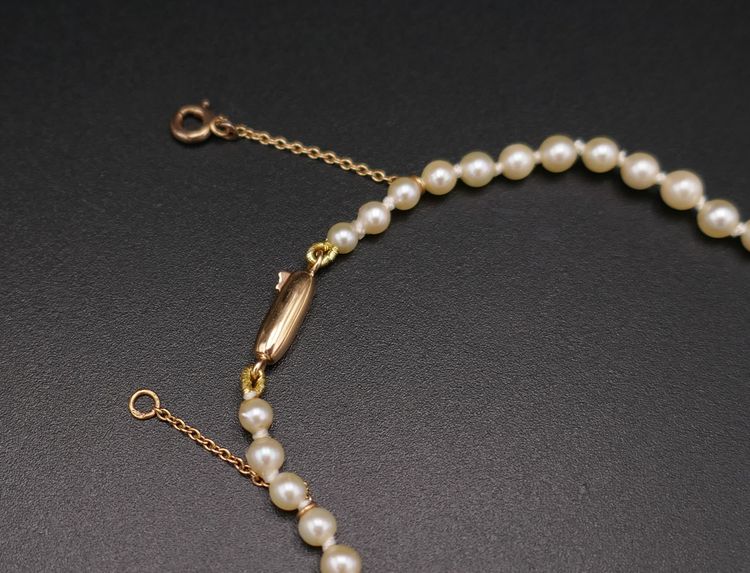 Zuchtperlen-Halskette mit Sicherheitsverschluss und Sicherheitskette, 18 Karat Gold.