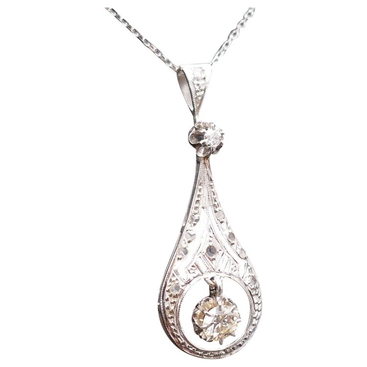 Pendentif Diamants, Chaîne En Or Blanc 18 Carats.
