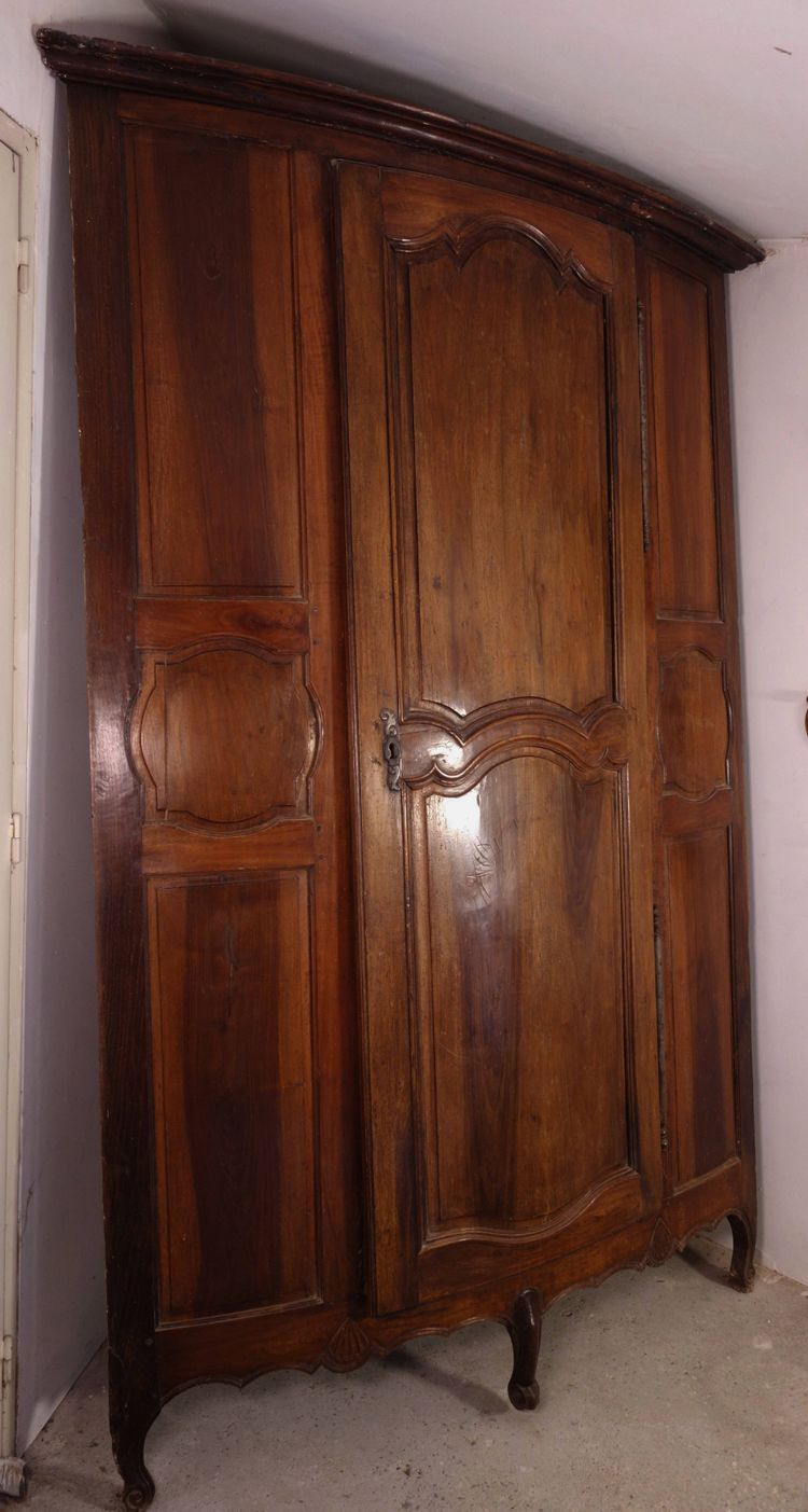 Curved walnut sideboard, Regency period