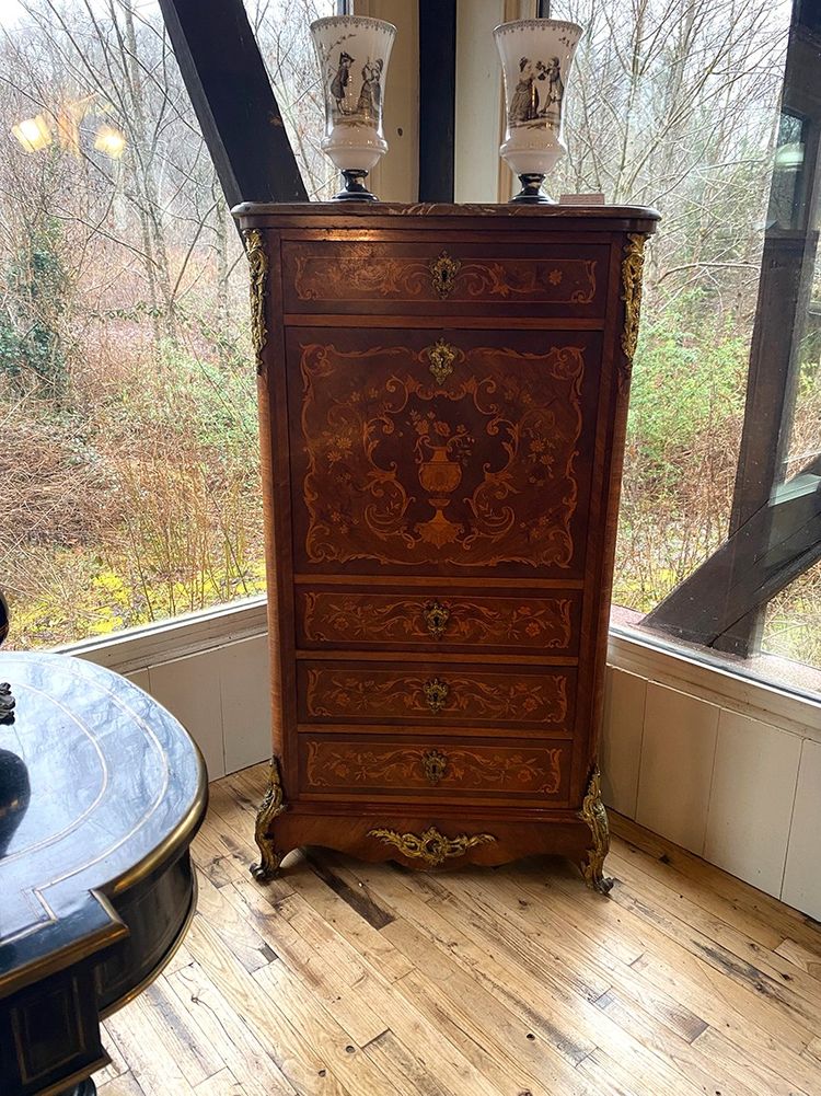 Segreteria in legno intarsiato con piano in marmo. Napoleone III