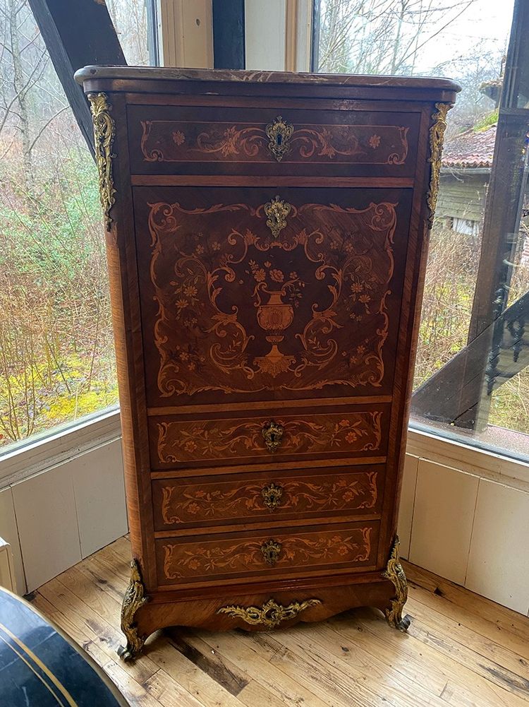 Segreteria in legno intarsiato con piano in marmo. Napoleone III