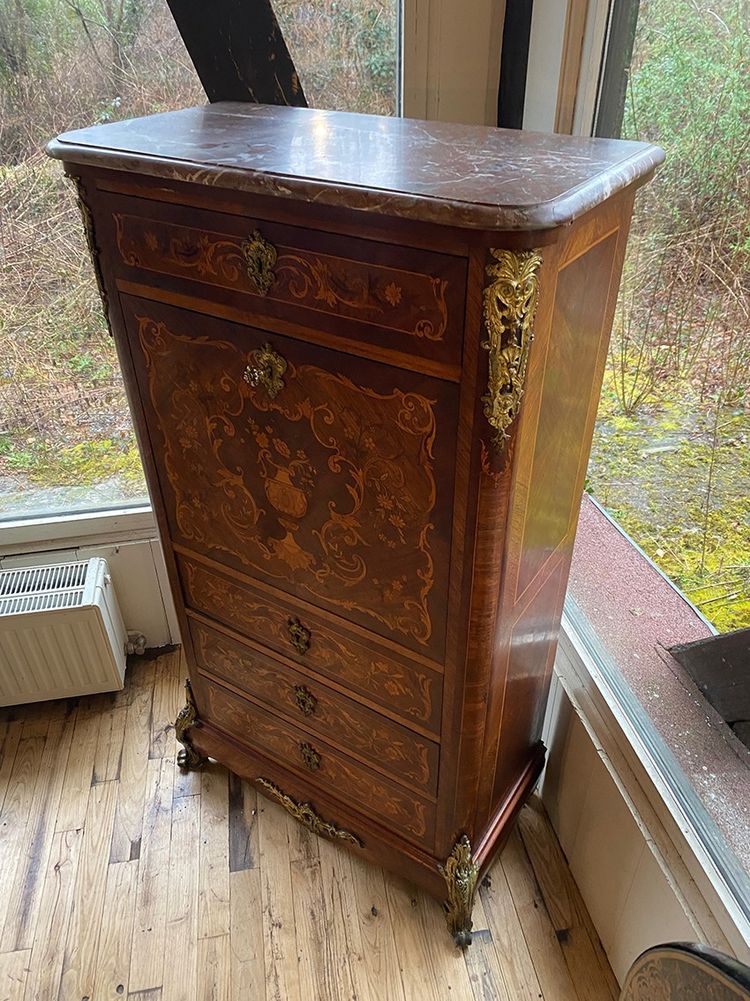 Segreteria in legno intarsiato con piano in marmo. Napoleone III