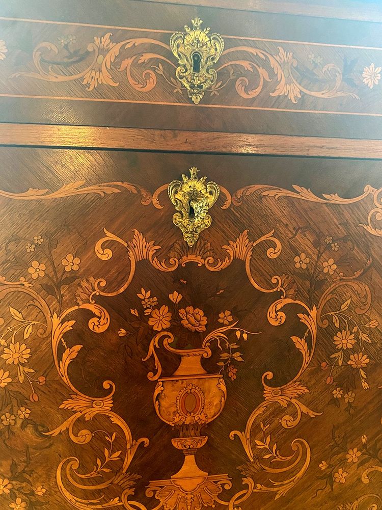 Segreteria in legno intarsiato con piano in marmo. Napoleone III
