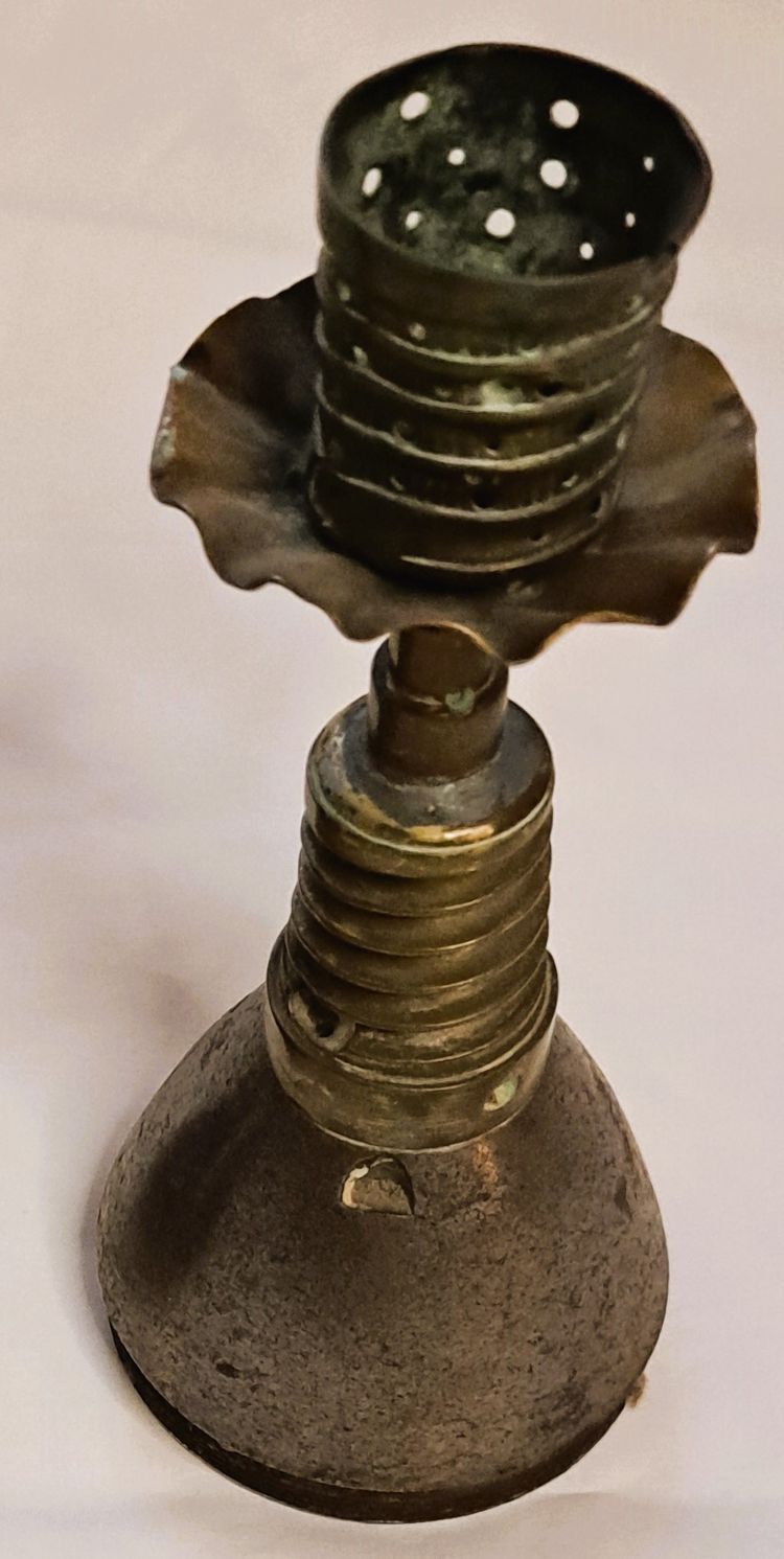 Pair of candlesticks 14/18 trench work