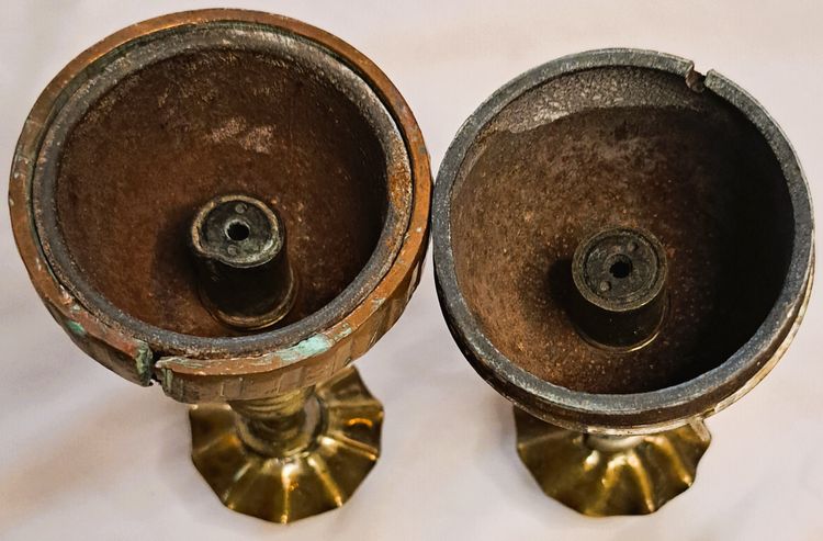Pair of candlesticks 14/18 trench work
