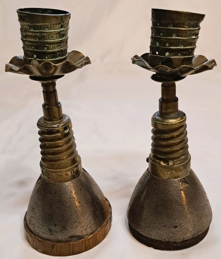 Pair of candlesticks 14/18 trench work