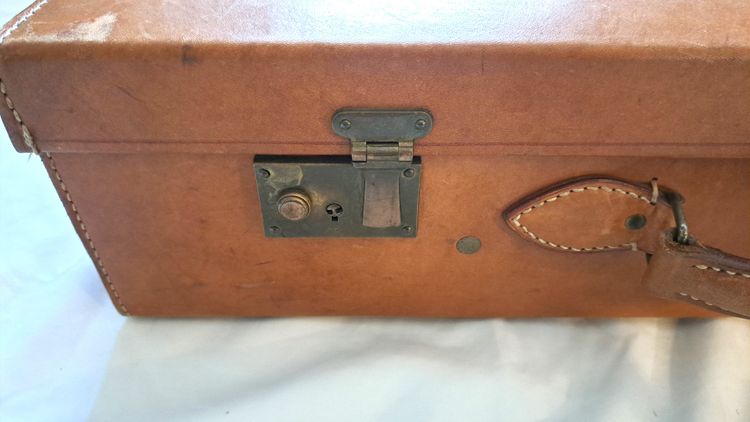 Light brown leather suitcase for men or women, early 20th century