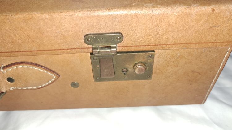 Light brown leather suitcase for men or women, early 20th century