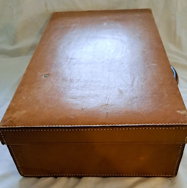 Light brown leather suitcase for men or women, early 20th century