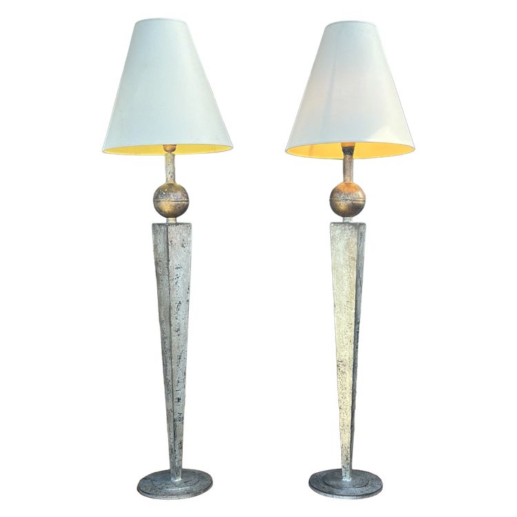 LARGE PAIR OF 70S LAMPS IN SILVER-PLATED METAL, 1.30 METRES HIGH