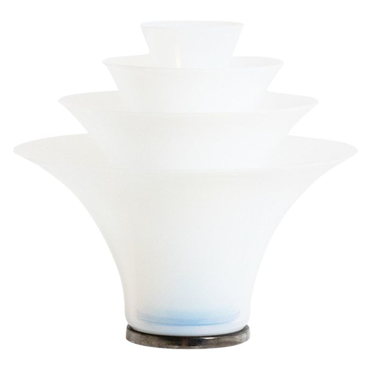 Lampe « pétales » en verre opalescent blanc et bleuté. 21e siècle.LS6409759B