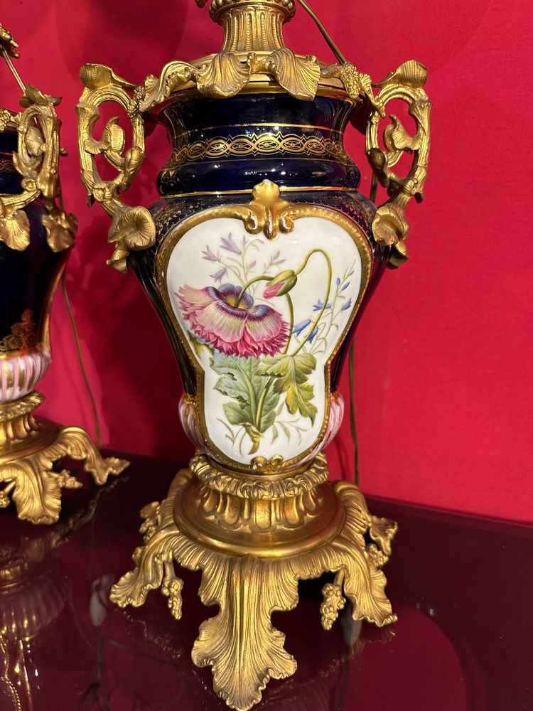 Paire De Lampes à Pétrole En Bleu De Four Et Bronze Doré 