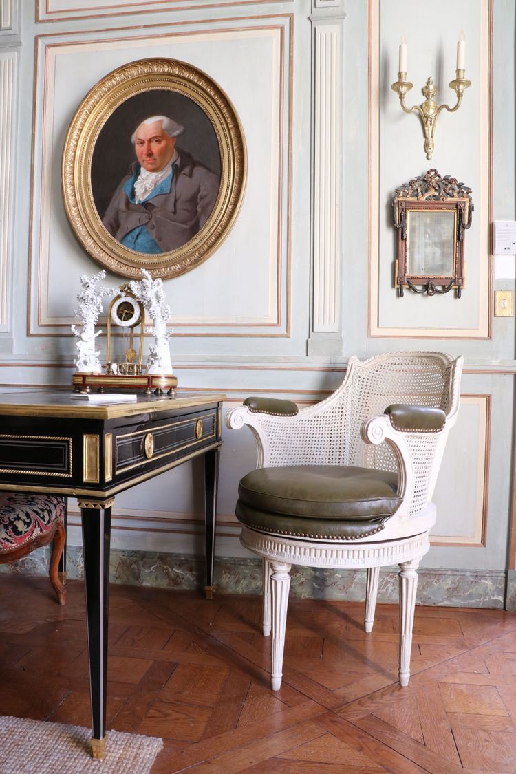 Louis XVI cabinet armchair with swivel seat