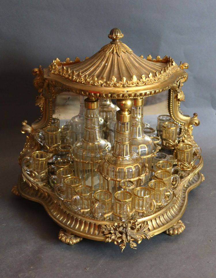 Cantinetta per liquori in bronzo dorato XIX secolo