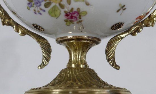 Bronze and porcelain cup with flowered decorations - End of XIXth century