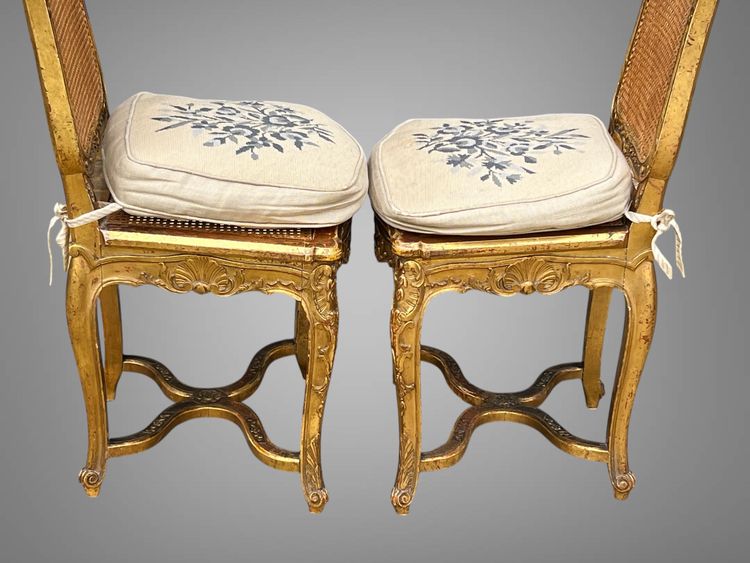 SÉRIE DE 4 CHAISES CANNÉES EN BOIS SCULPTÉ ET DORÉ DE STYLE LOUIS XV ÉPOQUE XIXe