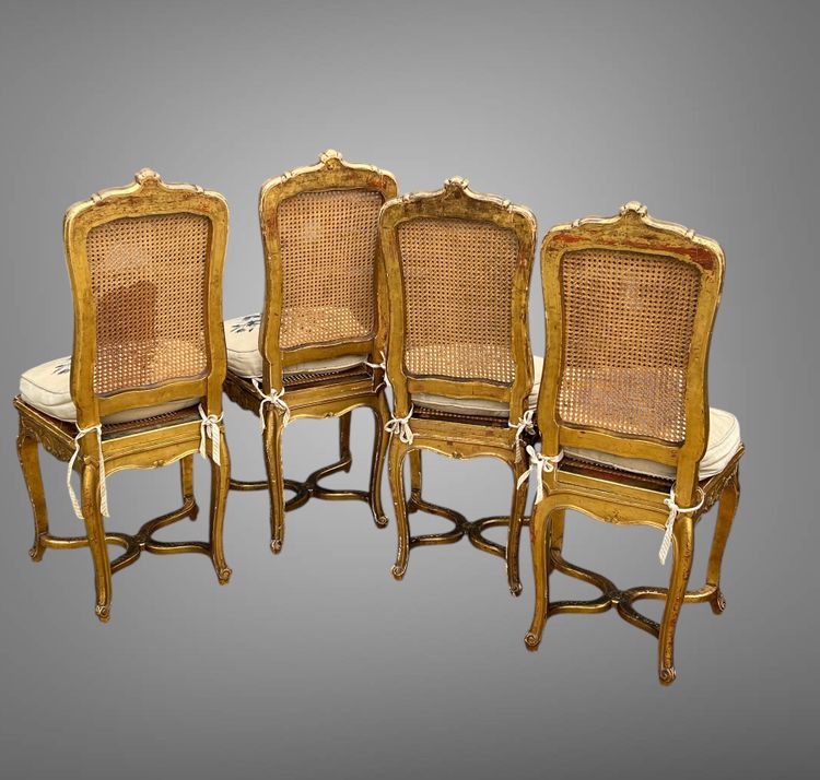 SÉRIE DE 4 CHAISES CANNÉES EN BOIS SCULPTÉ ET DORÉ DE STYLE LOUIS XV ÉPOQUE XIXe