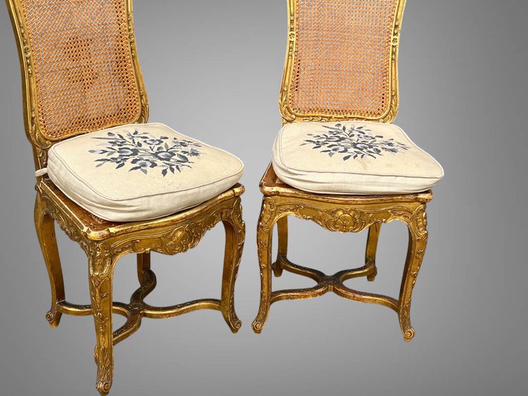 SÉRIE DE 4 CHAISES CANNÉES EN BOIS SCULPTÉ ET DORÉ DE STYLE LOUIS XV ÉPOQUE XIXe