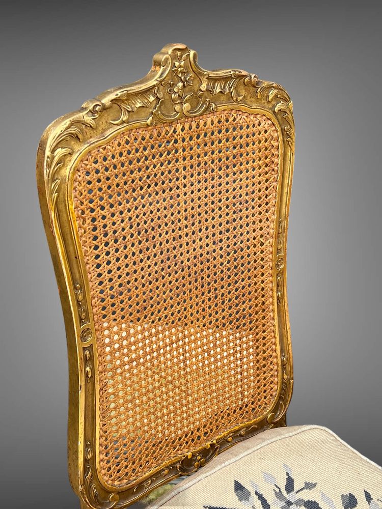SÉRIE DE 4 CHAISES CANNÉES EN BOIS SCULPTÉ ET DORÉ DE STYLE LOUIS XV ÉPOQUE XIXe