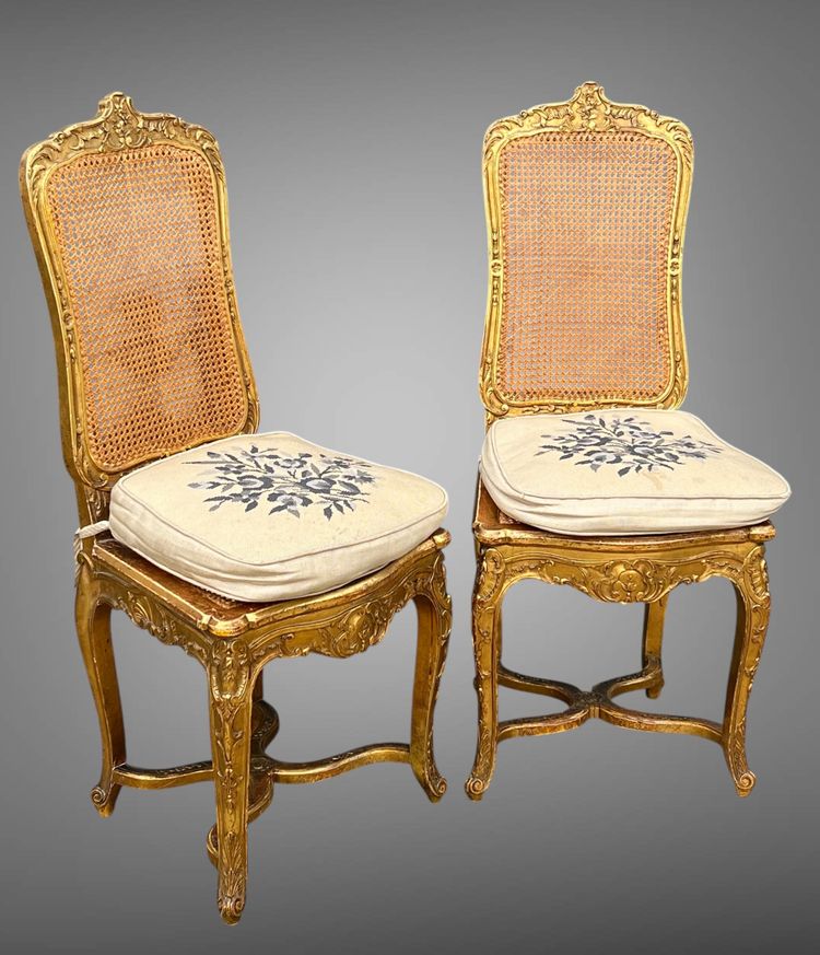 SÉRIE DE 4 CHAISES CANNÉES EN BOIS SCULPTÉ ET DORÉ DE STYLE LOUIS XV ÉPOQUE XIXe