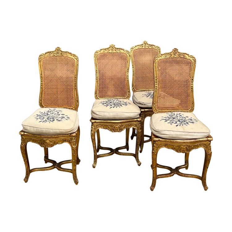 SÉRIE DE 4 CHAISES CANNÉES EN BOIS SCULPTÉ ET DORÉ DE STYLE LOUIS XV ÉPOQUE XIXe