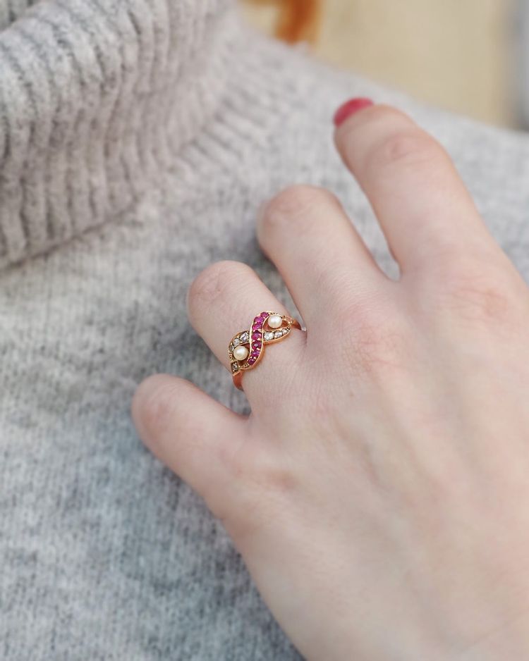 Ancienne bague symbole infini en or 18k, bague rubis, diamants taille rose, bague ancienne