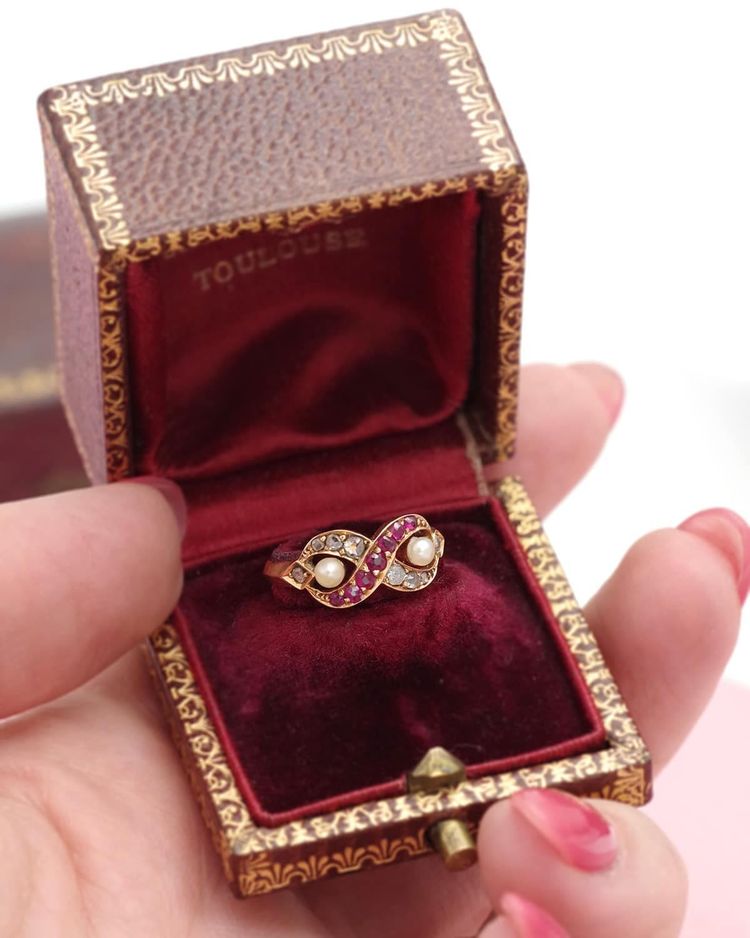 Ancienne bague symbole infini en or 18k, bague rubis, diamants taille rose, bague ancienne