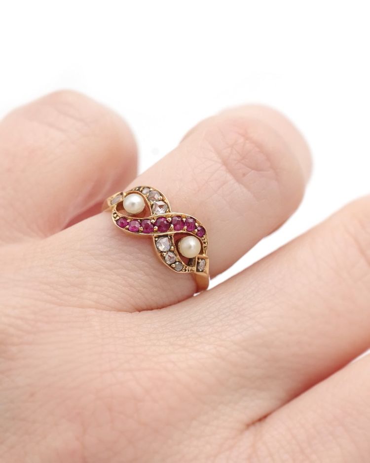 Ancienne bague symbole infini en or 18k, bague rubis, diamants taille rose, bague ancienne