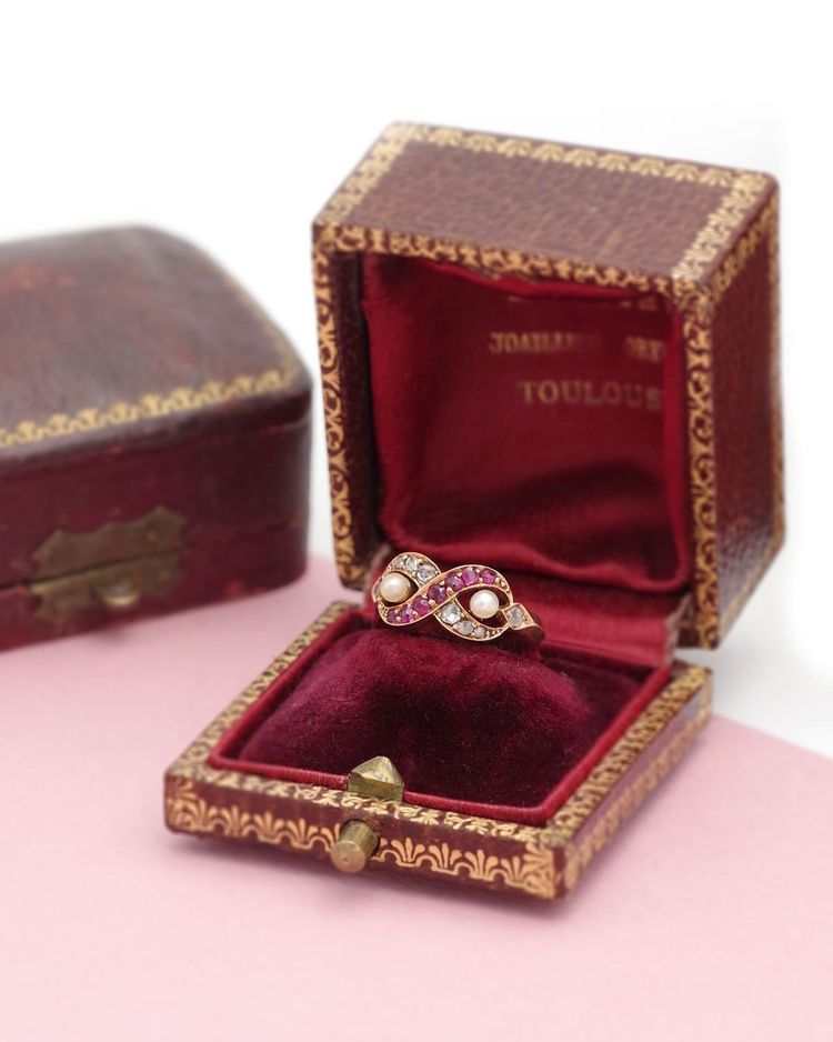 Ancienne bague symbole infini en or 18k, bague rubis, diamants taille rose, bague ancienne
