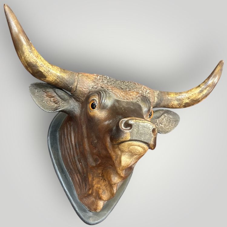 Grande trofeo di toro a grandezza naturale in terracotta policroma - Segno Fine XIX secolo