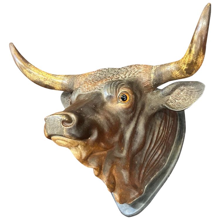 Grande trofeo di toro a grandezza naturale in terracotta policroma - Segno Fine XIX secolo