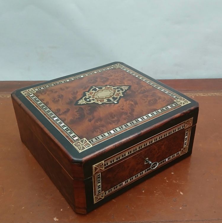 Inlaid box