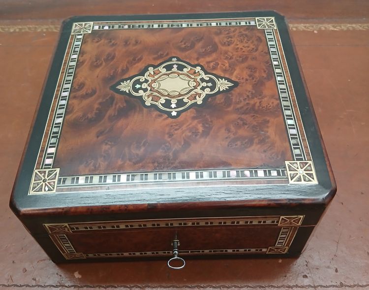 Inlaid box