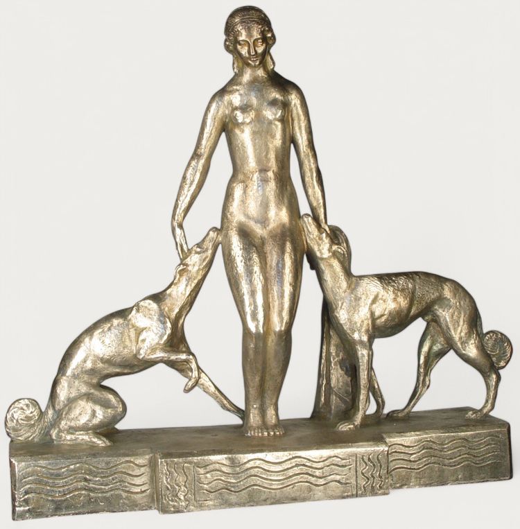 Diana e i levrieri, scultura in bronzo di Giuseppe Joseph (1881-1945)